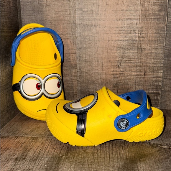 CROCS Kids Yellow Minion - size toddler 7 - Picture 2 of 10
